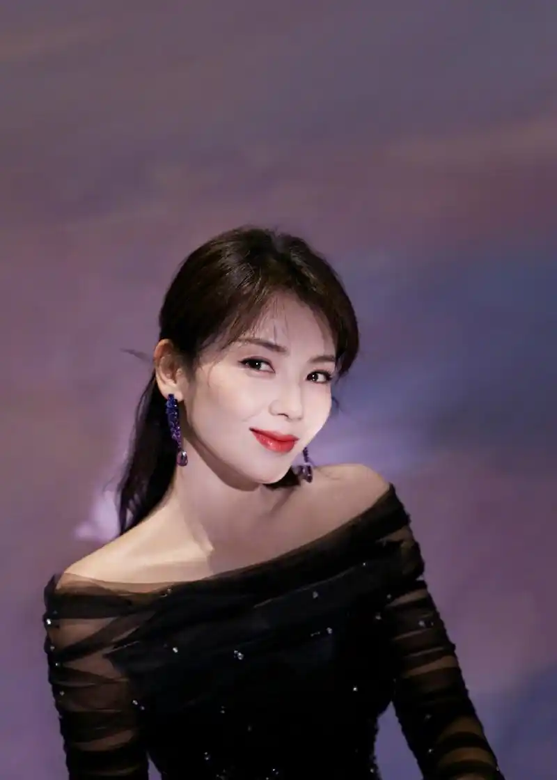 图片,分享一组刘涛图片给大家,图中的明星图片壁纸会点缀你的电脑桌面