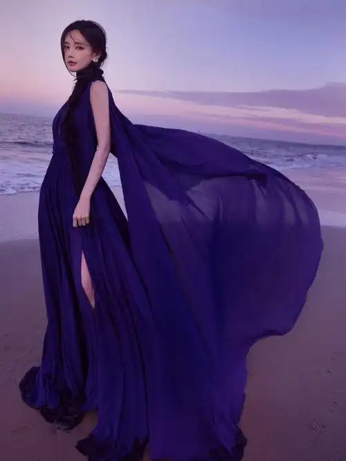 置顶李一桐98发型:李志辉李一桐超话#李一桐##李一桐月光海滩