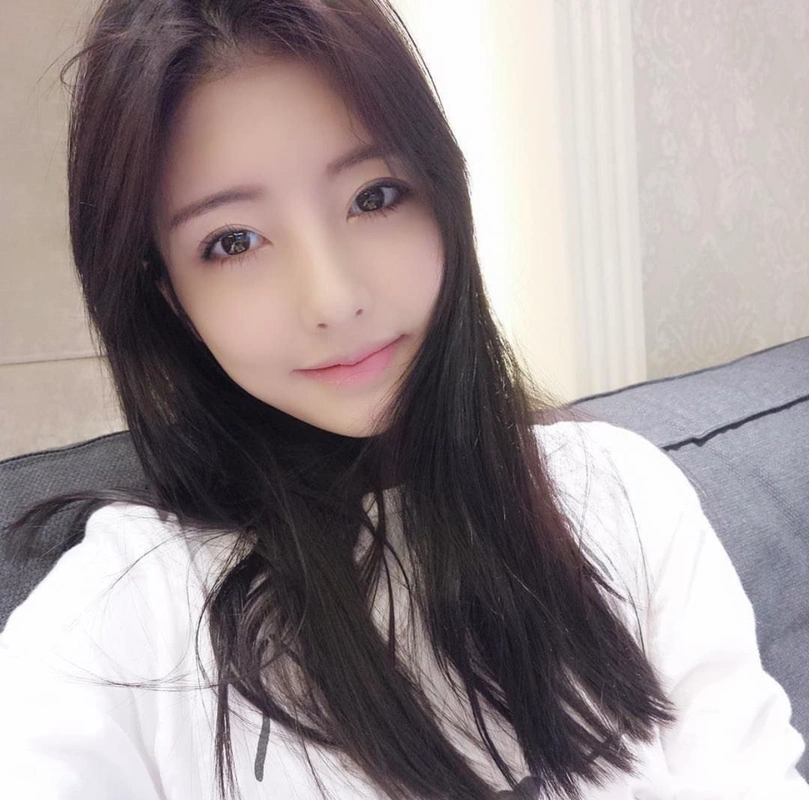 组图各自各精彩豆得儿三里屯牵手高个帅哥叫板王思聪