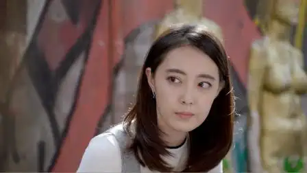 《致青春》施洁反差萌,长腿女神一开口,满嘴都是武力值