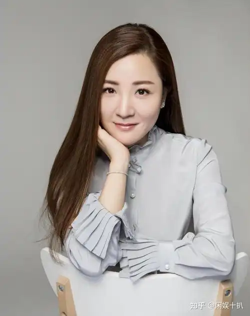 央视美女主持章艳:江西南昌走出的名人,45岁依旧美艳但婚姻成谜