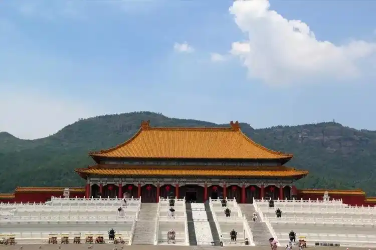 内廷正殿,"后三宫"(乾清宫,交泰殿,坤宁宫)之首