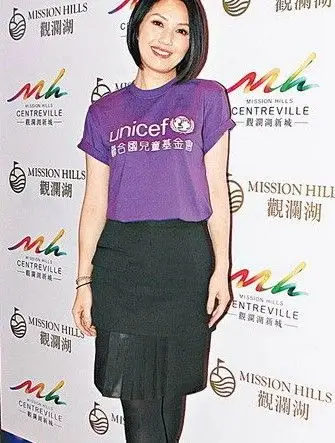 2013年3月24日 香港 杨千嬅前晚出席活动时否认撮合台湾女星陈乔恩跟