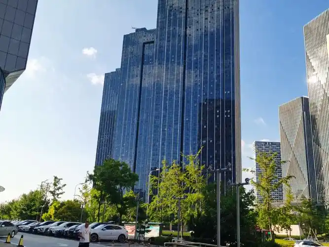 【18图】东港豪宅万达公馆330平三室三卫 8米开间一线海景多套可选