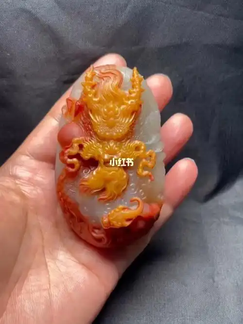 黄龙玉雕刻龙牌