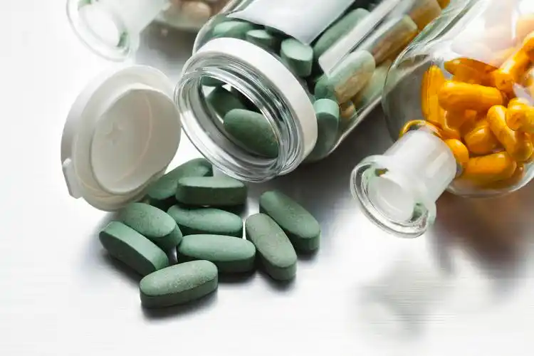 药物剂量玻璃容器中的各种药片