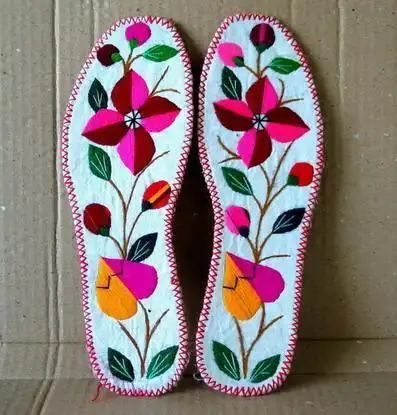 手工绣花鞋垫