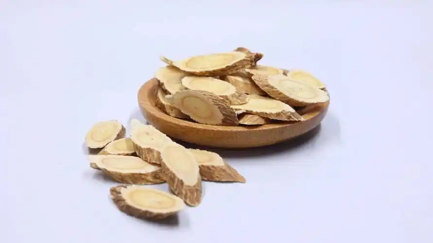 枳壳味道辛苦,具有温性,主要归入脾胃经和大肠经,其作用与枳实相似,但