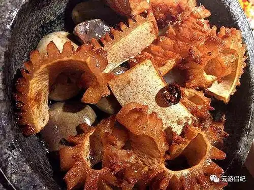 不用谢!我就是想请你吃顿傣味