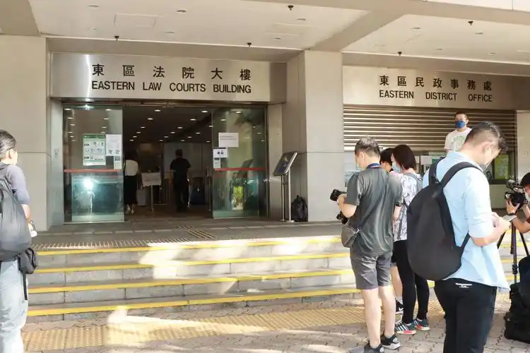 tvb艺人杨明醉驾案开庭再审 携女友庄思明抵达法院-搜狐大视野-搜狐新