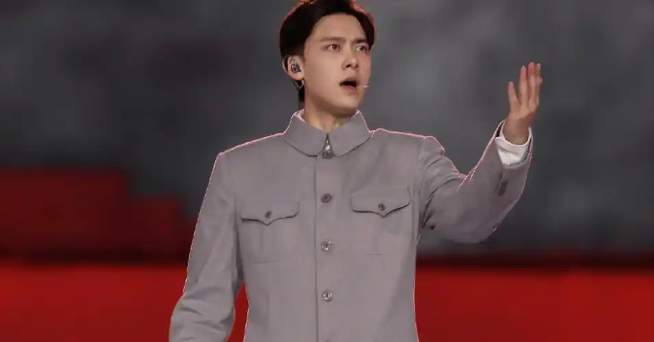 看到革命者中李易峰的扮相第一次让我相信了演员的可塑性