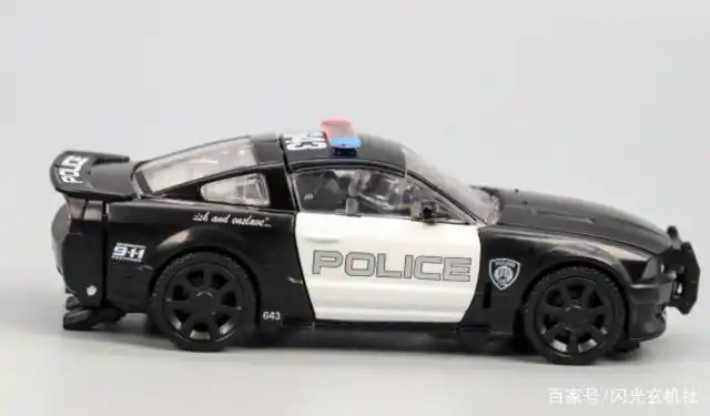 变形金刚tftm中霸天虎路障警车