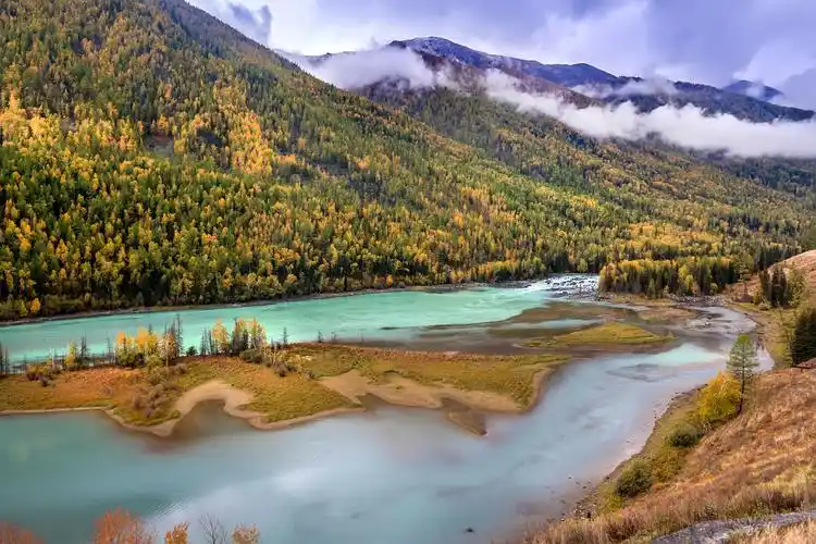 新疆是个好地方(15):神仙卧龙,月亮湾弯,堪与瑶琳仙境媲美的喀纳斯