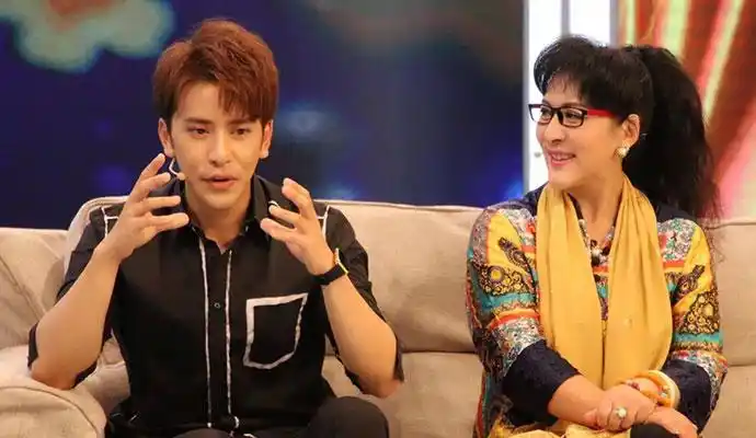 扎西顿珠结婚了吗星二代背景被曝妈妈身份背景很强大