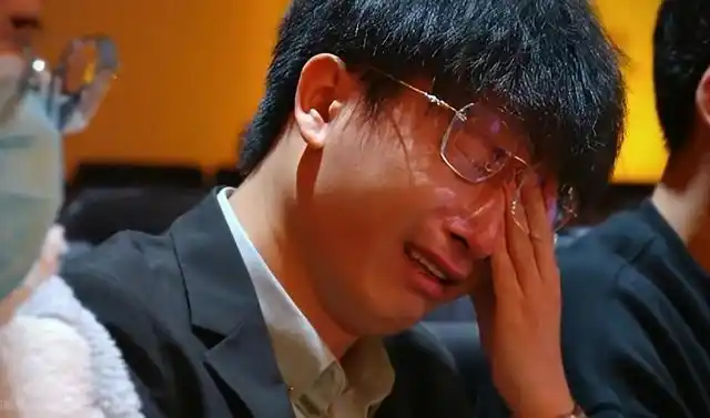 ttg世冠淘汰,张凯泪洒舞台,网友:这或许是最后的整整齐齐