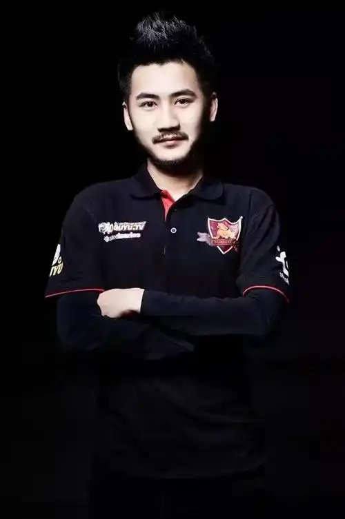 tritton助力csgo人气主播茄子斗鱼首播