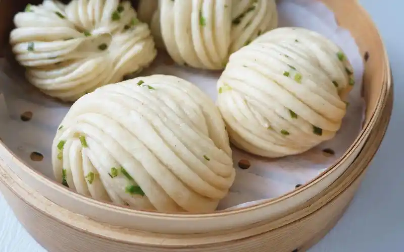 葱油花卷,保持葱花翠绿有窍门,出锅暄软咸香,一顿吃四个