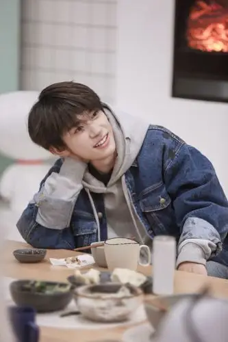 易烊千玺工作室更博广播小站成员小易的电台生活日常