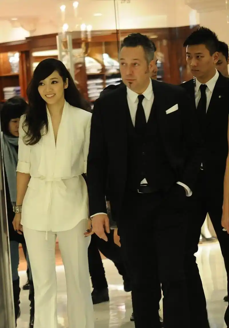 没嫁给周杰伦的侯佩岑,婚姻现状曝光后令人唏嘘!网友:多向大s学学!