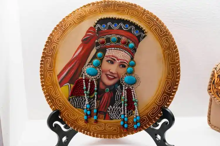 打卡千年塞外青城,探访昭君青冢,见证非遗蒙古族皮雕画的魅力