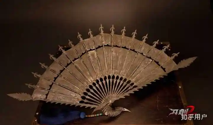 铁扇子,金属铁皮之折扇,外端边缘具突出短刃,多正对