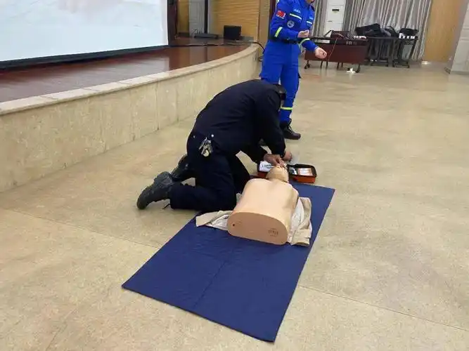 对止血包扎,气道梗阻急救及心肺复苏术(cpr),自动体外除颤仪(aed)的