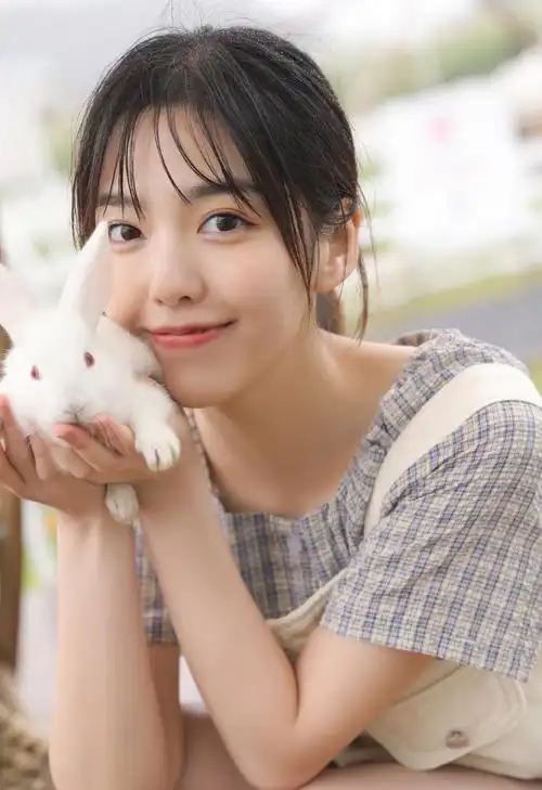 清纯少女甜美休闲风写真图片[4/9]_性感美女_美桌网