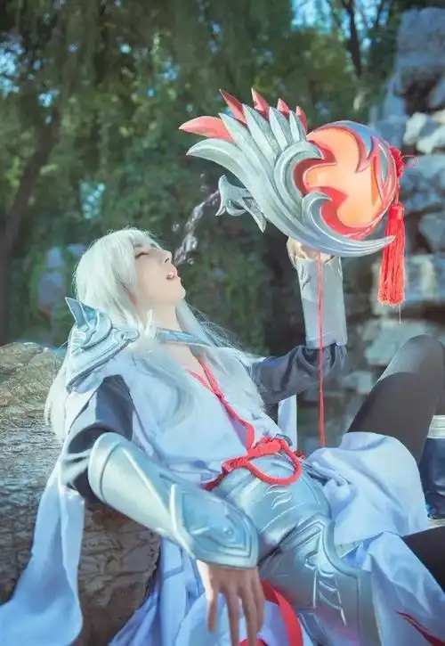 《王者荣耀》cos:满头华发的李白,为你吟一曲"凤求凰"