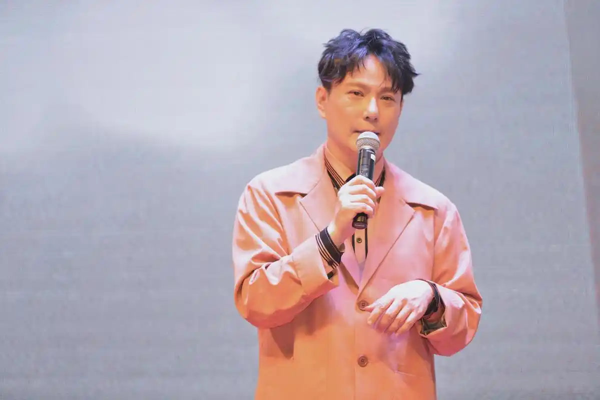 7月8日晚,福州海峡奥林匹克体育场燃起熊熊烈火,情歌王子张信哲的未来