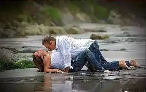 是太让男人琢磨不透,但是男人就是能感觉到会骚的女人的那一股子骚劲