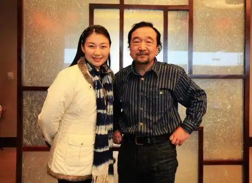 对于事业问心无愧的李保田,对于妻子胡英也是相当的爱护.