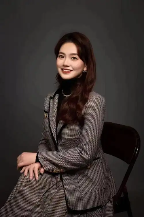 爱唱爱跳的播音主持老师变身为女子铁骑大杭州街头这位姑娘火了