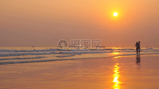 夕阳下的海滩gif图片