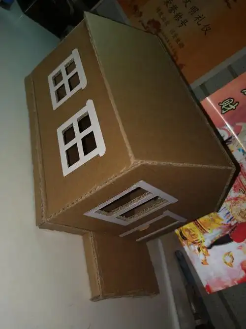 用废纸箱制作的房子