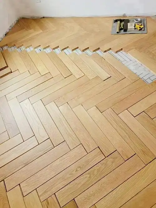 奶油色人字拼地板78真的太温柔啦