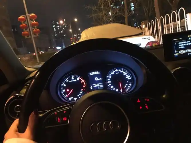 呐,这个颜色晚上看上去还挺好看的_奥迪a3车友圈_懂车帝