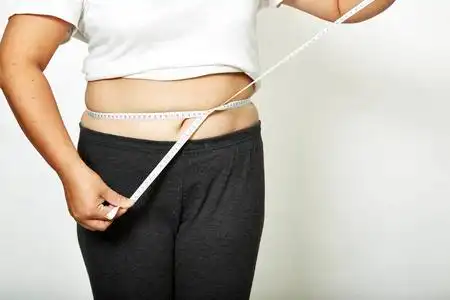 亚洲女孩肥胖的大肚腩图片