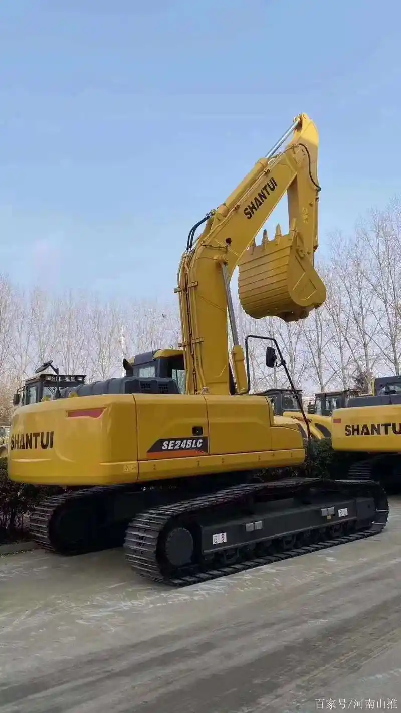 山推挖掘机新车样机展示-河南山推