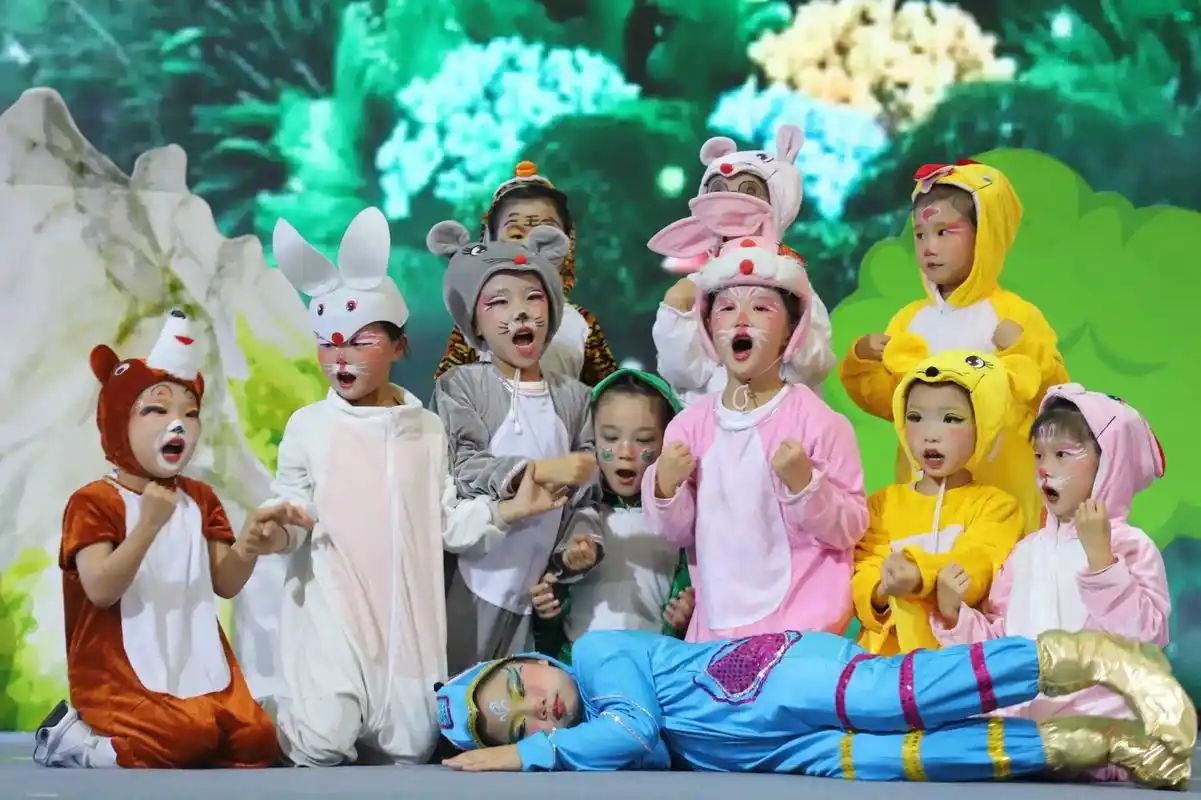 绘本剧《美丽的花纹》——一个个活灵活现的动物和勇猛无比的火焰