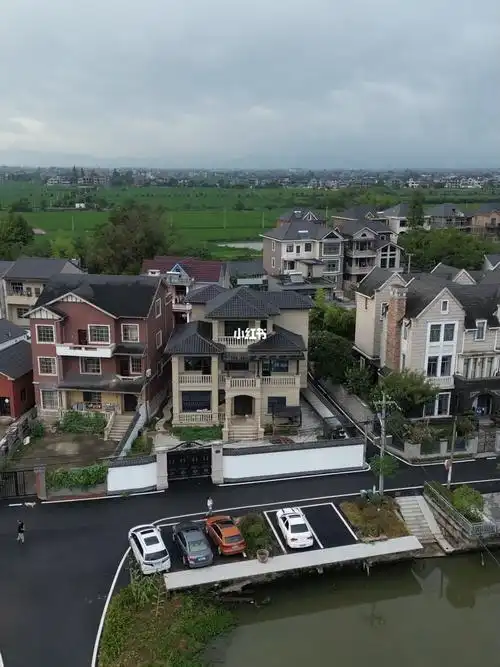 浙江杭州余杭区不知名小村子,有水有田有房子有院子,这样的乡村喜欢吗