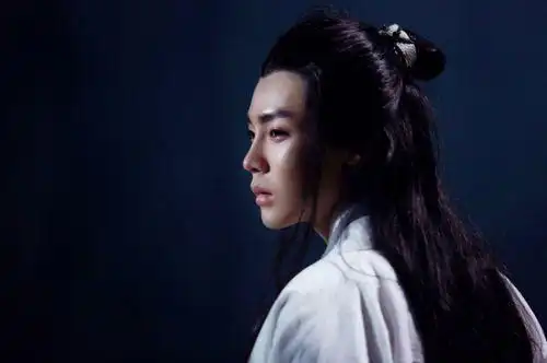 侯明昊《镇魂街》饰白静轩 原著中夏铃守护灵是李轩辕