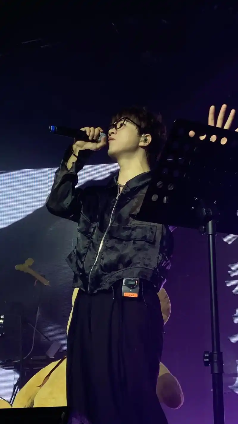 刘大壮"会不会"2023-12.9杭州.我摘下耳机 你走出屏 - 抖音