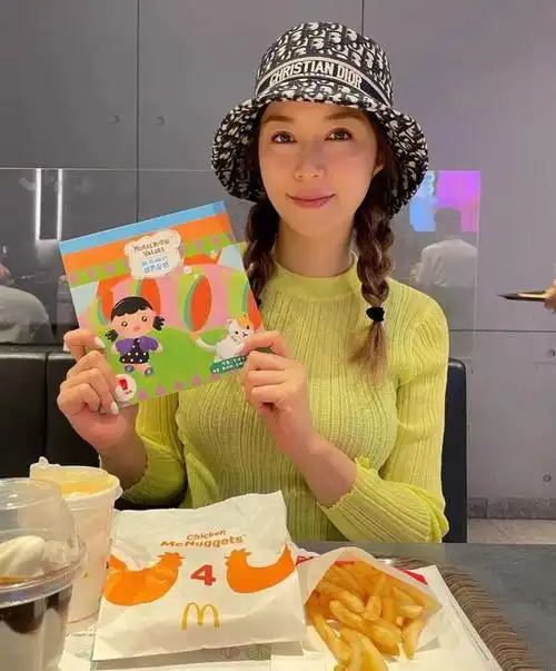 徐子淇阔太聚会站c位李嘉欣又镶边千亿豪门媳妇进化史