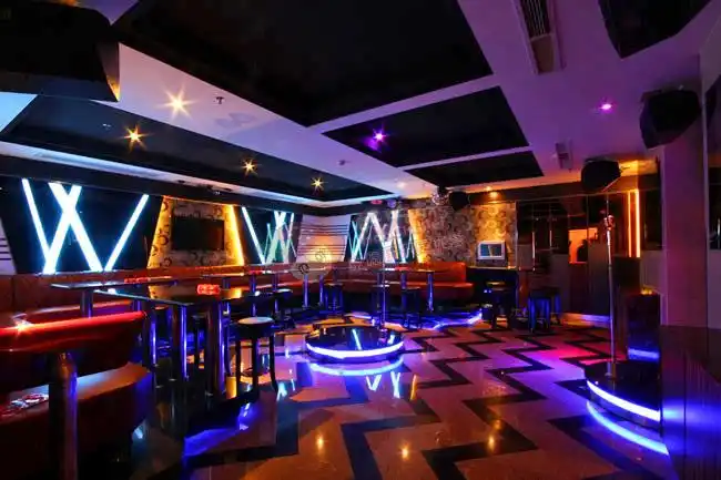 作为时尚前沿的健康娱乐场所,欢唱ktv保持一贯的高品质.