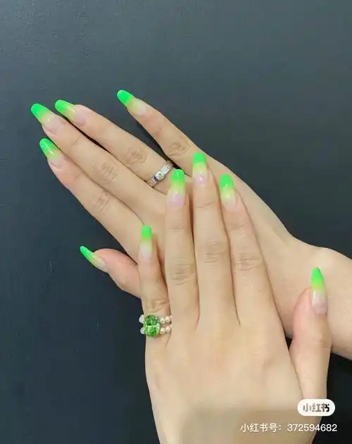 除此之外,bp每次回归中,除了姐姐们的美貌,最吸睛的莫过于她们的指甲