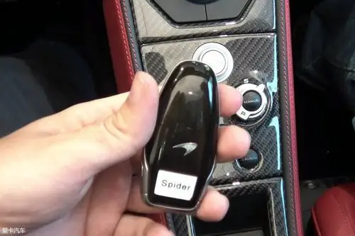 我把迈凯轮的车钥匙叫做"夜店通行证".