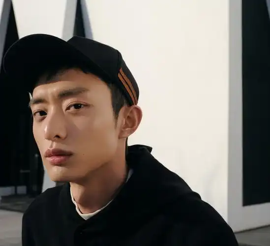 白宇帆"特别声明:以上作品内容(包括在内的视频,图片或音频)为凤凰网