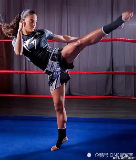 练拳21年,冠军金腰带收集者,黑人女拳手的不凡格斗之旅