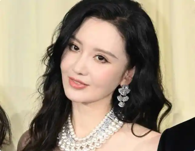 原创这一次被雍容华贵的斓曦惊艳不穿暴露礼服却艳压群芳