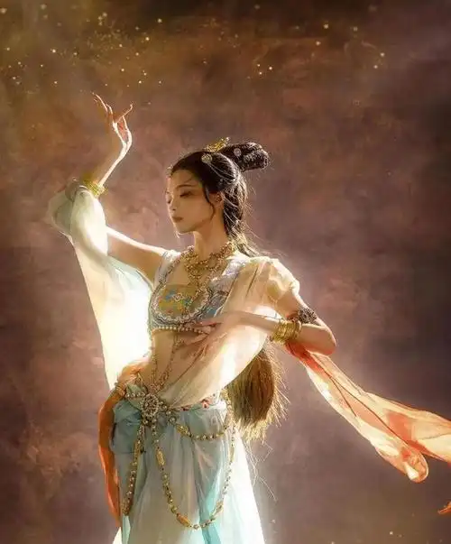 清华女神飞天装扮清新脱俗惊艳众人完美身材真养眼